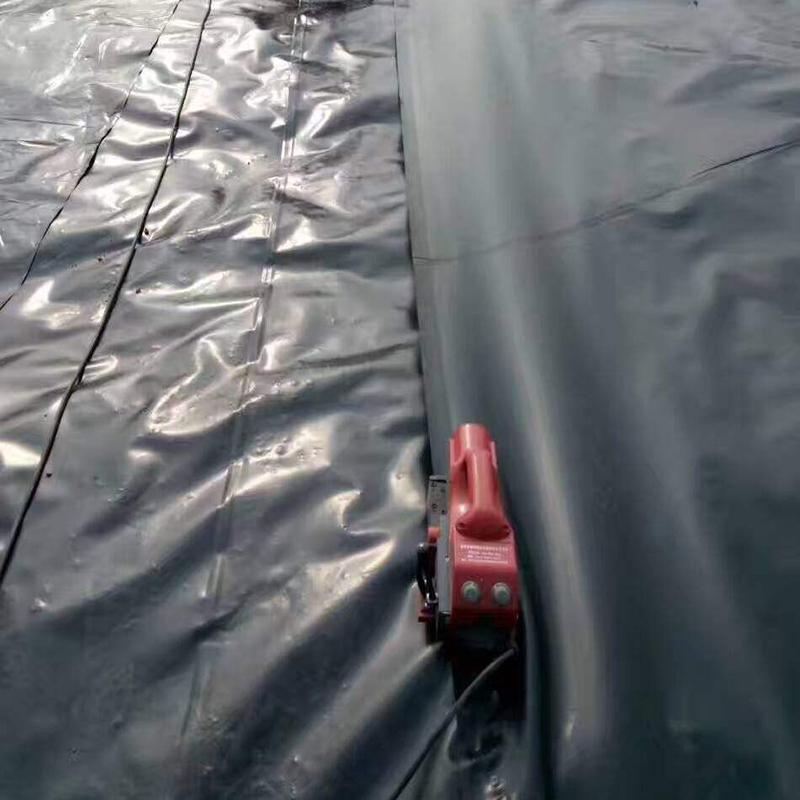 復合土工膜怎樣減少接縫數量？