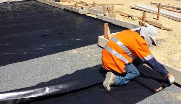 如何用復合土工膜替代傳統粘土心墻？